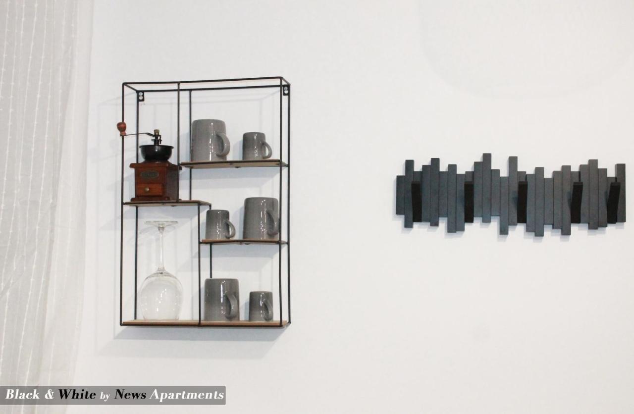 Black & White - News Apartment Bucharest Luaran gambar