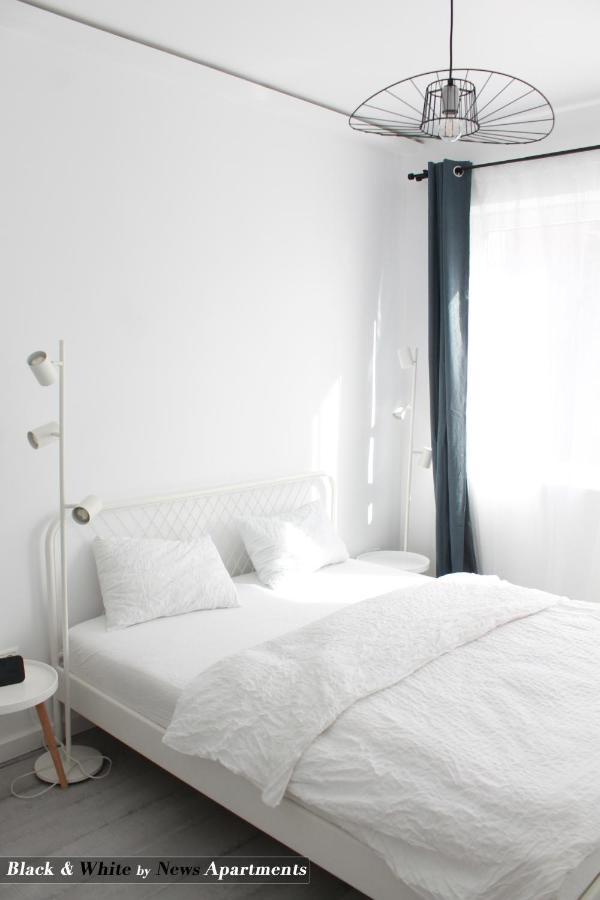 Black & White - News Apartment Bucharest Luaran gambar
