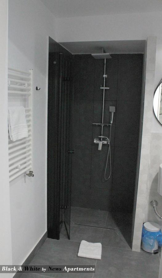 Black & White - News Apartment Bucharest Luaran gambar