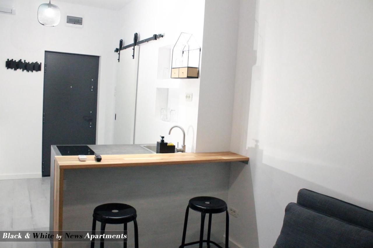 Black & White - News Apartment Bucharest Luaran gambar