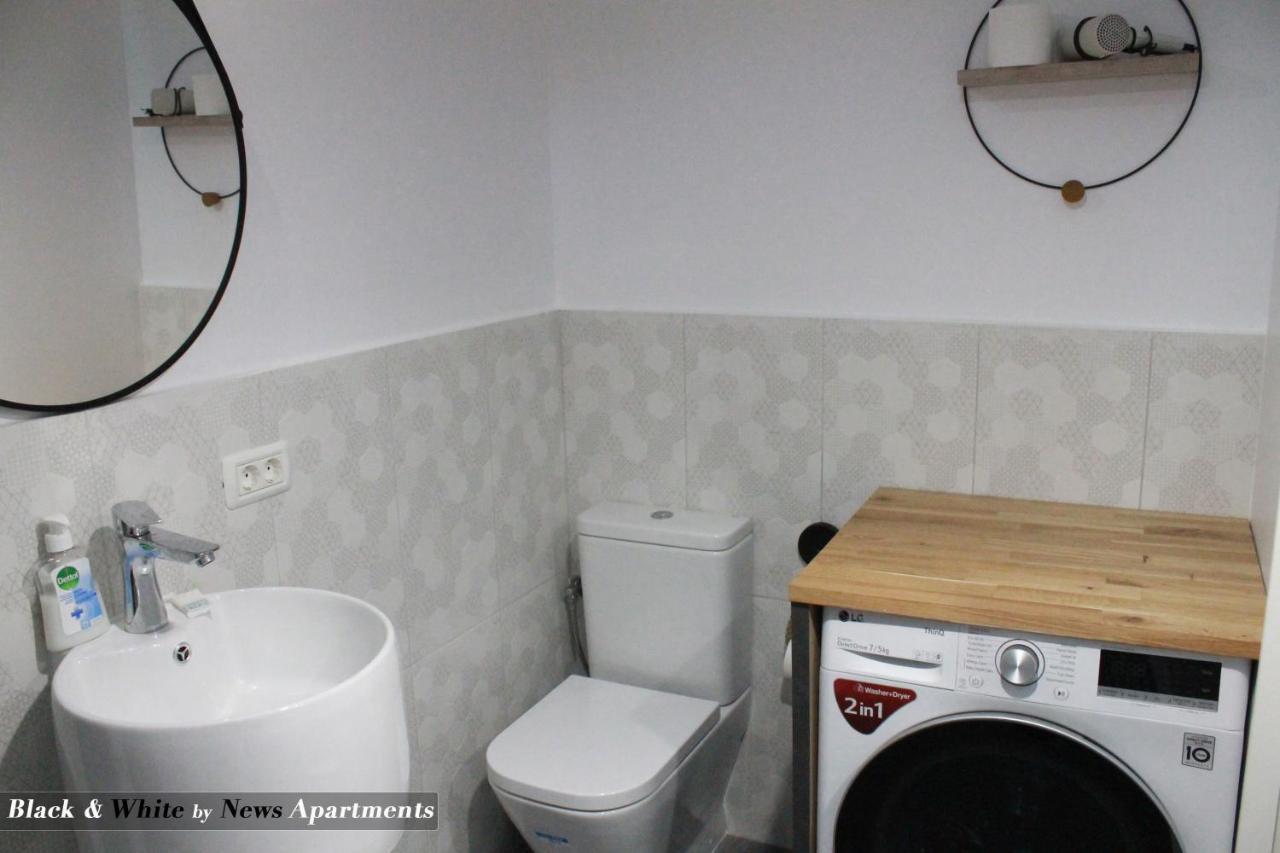 Black & White - News Apartment Bucharest Luaran gambar